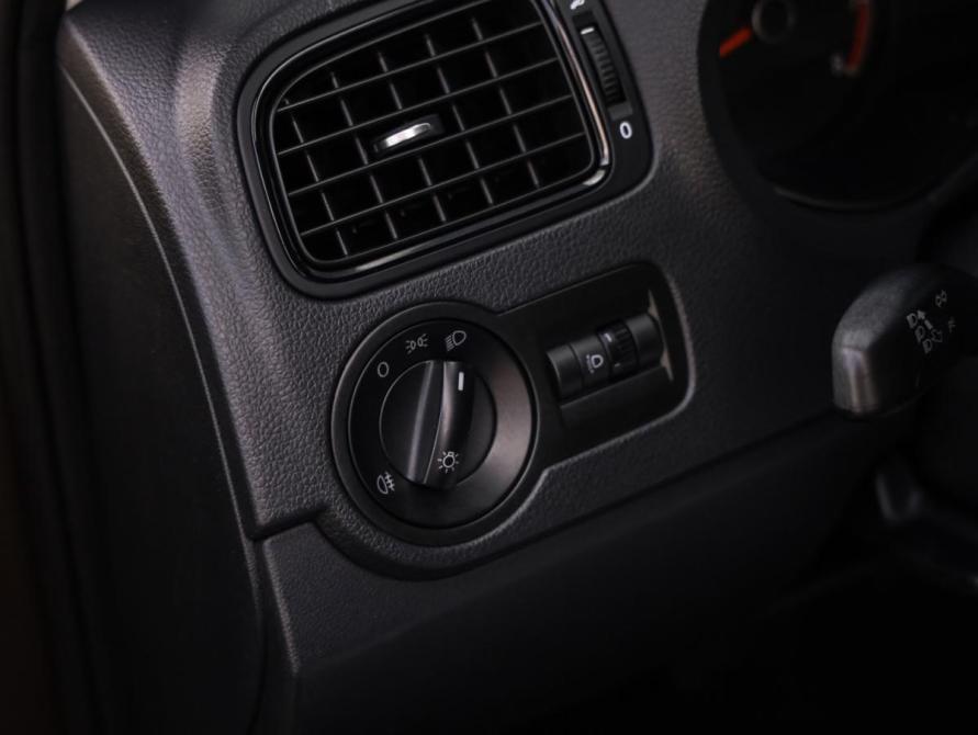 Volkswagen Polo V Рестайлинг Санкт-Петербург  - изображение 17