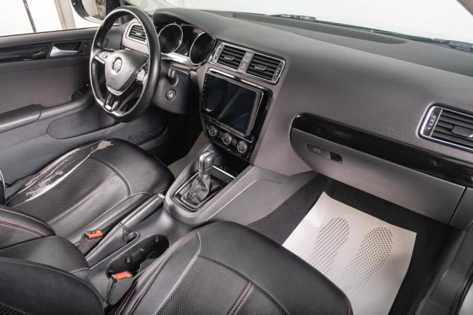 Volkswagen Jetta VI Рестайлинг с пробегом 2018 года, цена 1 579 000 рублей, 92100 км, седан, Автокод Объявления