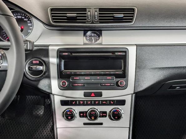 Volkswagen Passat B7 с пробегом 2011 года, цена 899 900 рублей, 301000 км, седан, Автокод Объявления