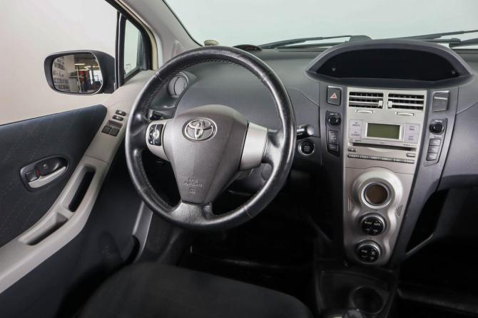 Toyota Yaris II с пробегом 2006 года, цена 449 000 рублей, 245000 км, хэтчбек, Автокод Объявления