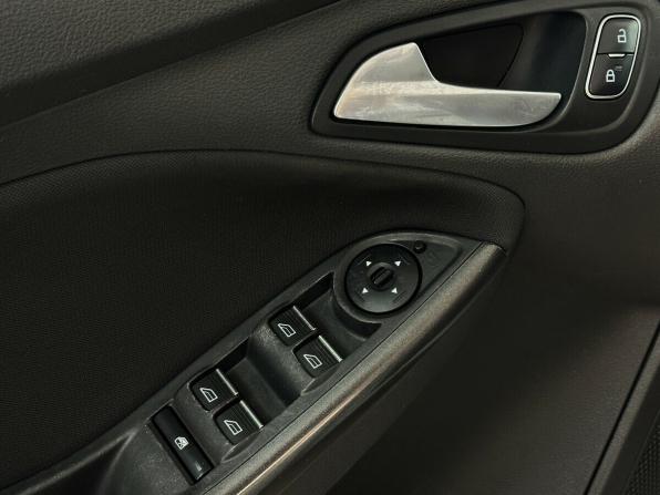 Ford Focus III Рестайлинг с пробегом 2017 года, цена 870 000 рублей, 186143 км, хэтчбек, Автокод Объявления