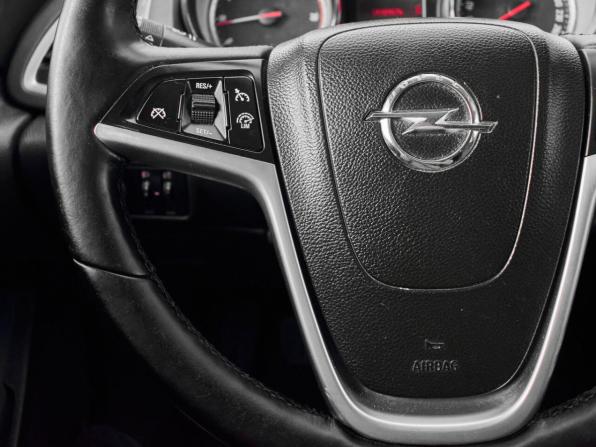 Opel Astra J Рестайлинг с пробегом 2013 года, цена 650 000 рублей, 177722 км, хэтчбек, Автокод Объявления