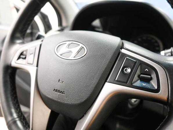 Hyundai Solaris I Рестайлинг с пробегом 2015 года, цена 909 900 рублей, 225307 км, седан, Автокод Объявления