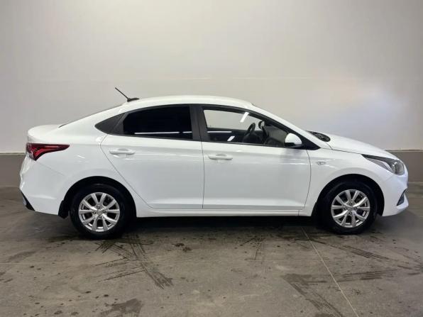 Hyundai Solaris II с пробегом 2018 года, цена 1 309 000 рублей, 93600 км, седан, Автокод Объявления