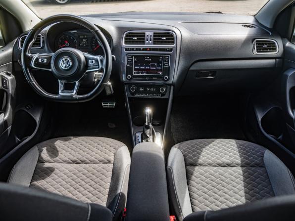 Volkswagen Polo V Рестайлинг с пробегом 2018 года, цена 1 320 000 рублей, 157321 км, седан, Автокод Объявления