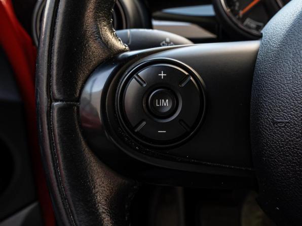 Mini Hatch III (F55/F56) Рестайлинг с пробегом 2019 года, цена 2 130 000 рублей, 79700 км, хэтчбек, Автокод Объявления