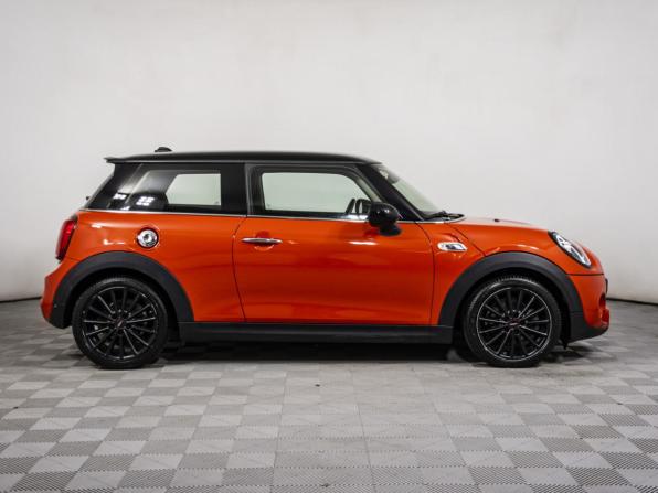 Mini Hatch III (F55/F56) Рестайлинг с пробегом 2019 года, цена 2 498 000 рублей, 15062 км, хэтчбек, Автокод Объявления