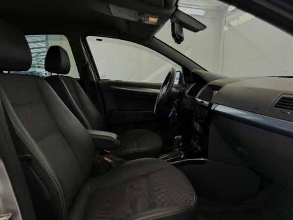 Opel Astra H Рестайлинг с пробегом 2011 года, цена 630 000 рублей, 152039 км, седан, Автокод Объявления