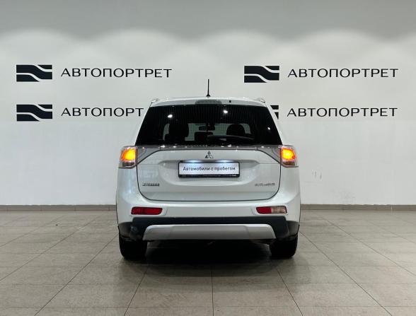 Mitsubishi Outlander III Рестайлинг с пробегом 2014 года, цена 1 199 000 рублей, 195722 км, внедорожник, Автокод Объявления