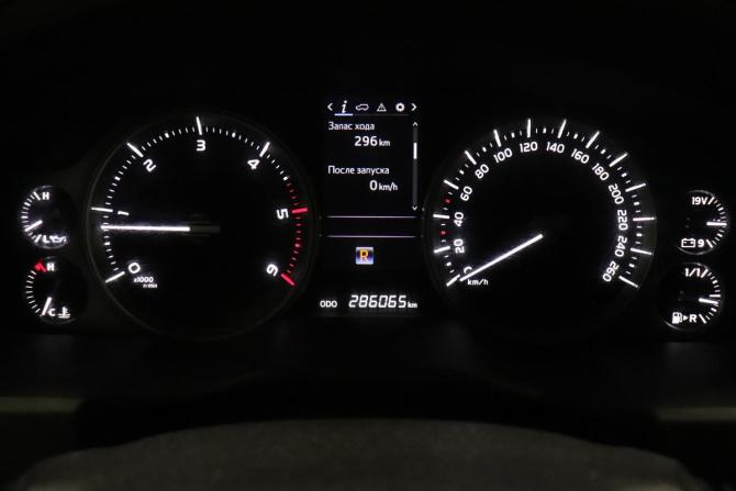Toyota Land Cruiser 200 Series Рестайлинг 2 с пробегом 2015 года, цена 4 360 000 рублей, 286065 км, внедорожник, Автокод Объявления