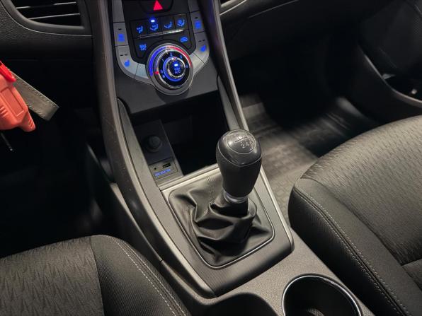 Hyundai Elantra V (MD) Рестайлинг с пробегом 2013 года, цена 1 229 000 рублей, 73781 км, седан, Автокод Объявления