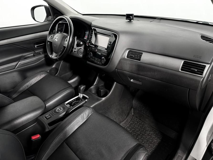 Mitsubishi Outlander III Рестайлинг Санкт-Петербург  - изображение 14