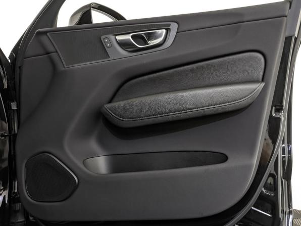 Volvo XC60 II Рестайлинг с пробегом 2021 года, цена 4 260 000 рублей, 77055 км, внедорожник, Автокод Объявления