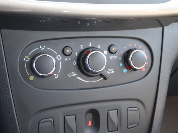 Renault Logan II Рестайлинг с пробегом 2020 года, цена 1 349 000 рублей, 45334 км, седан, Автокод Объявления