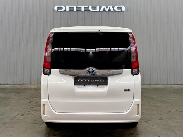 Toyota Noah III (R80) с пробегом 2016 года, цена 2 000 000 рублей, 237952 км, минивэн, Автокод Объявления