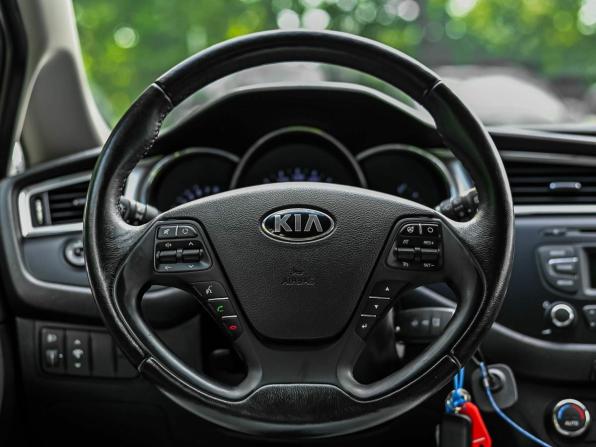 Kia Ceed II Рестайлинг с пробегом 2017 года, цена 1 482 000 рублей, 93159 км, хэтчбек, Автокод Объявления