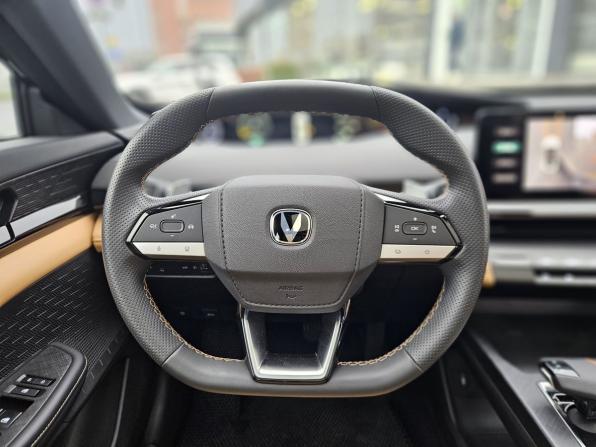 Changan UNI-V I с пробегом 2022 года, цена 2 135 000 рублей, 22000 км, лифтбек, Автокод Объявления