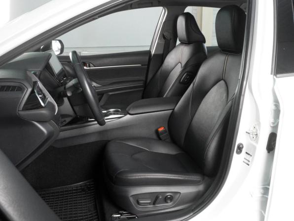 Toyota Camry VIII (XV70) Рестайлинг с пробегом 2023 года, цена 3 699 000 рублей, 48665 км, седан, Автокод Объявления