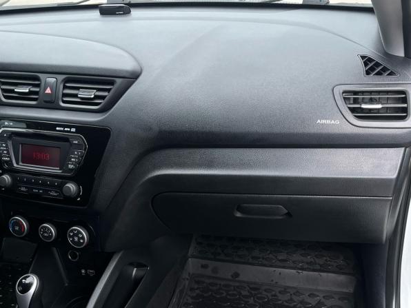 Kia Rio III Рестайлинг с пробегом 2015 года, цена 830 000 рублей, 211850 км, хэтчбек, Автокод Объявления