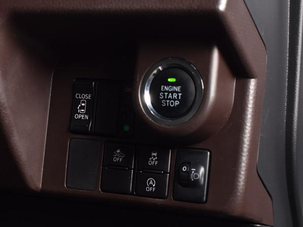 Toyota Tank I с пробегом 2018 года, цена 919 999 рублей, 92659 км, микровэн, Автокод Объявления