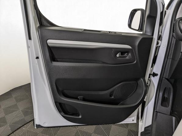 Peugeot Traveller I с пробегом 2019 года, цена 2 500 000 рублей, 150484 км, минивэн, Автокод Объявления