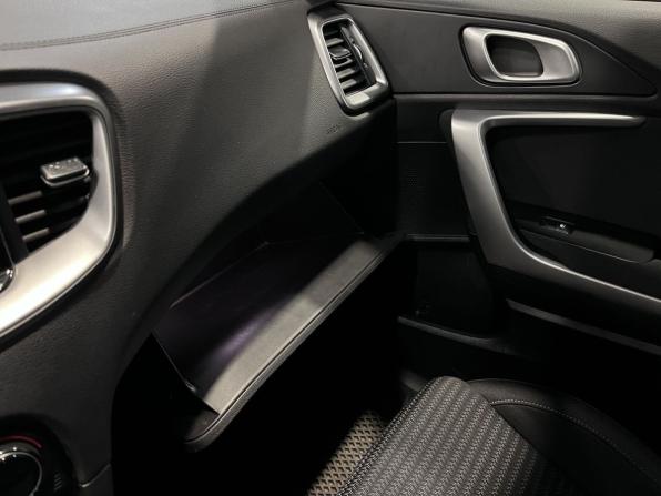Kia Ceed III Рестайлинг с пробегом 2022 года, цена 2 383 000 рублей, 77739 км, универсал, Автокод Объявления