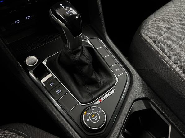Volkswagen Tiguan II Рестайлинг с пробегом 2021 года, цена 3 747 000 рублей, 46639 км, внедорожник, Автокод Объявления