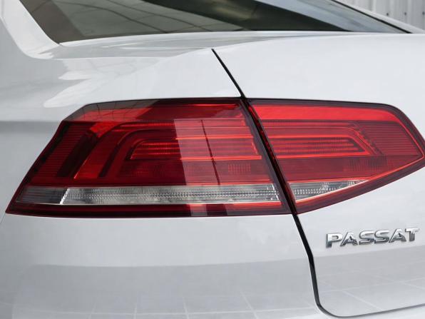 Volkswagen Passat B8 с пробегом 2018 года, цена 1 687 000 рублей, 235426 км, седан, Автокод Объявления