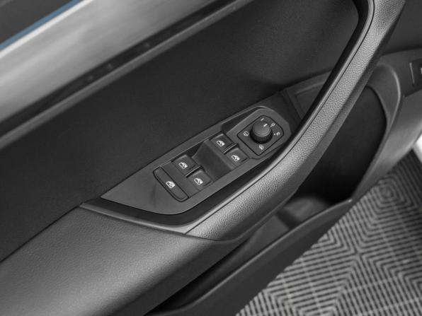 Skoda Karoq I с пробегом 2021 года, цена 2 990 000 рублей, 34102 км, внедорожник, Автокод Объявления
