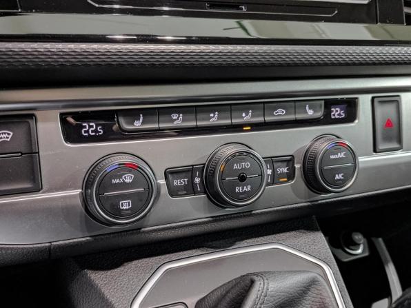 Volkswagen Multivan T6 Рестайлинг с пробегом 2021 года, цена 6 195 000 рублей, 68484 км, минивэн, Автокод Объявления