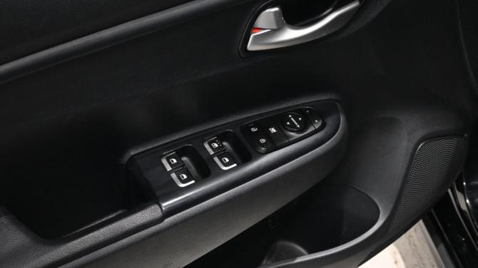 Kia Rio IV с пробегом 2018 года, цена 1 595 000 рублей, 73806 км, хэтчбек, Автокод Объявления