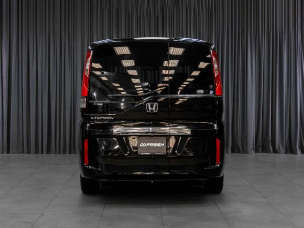 Honda Stepwgn V с пробегом 2015 года, цена 1 549 000 рублей, 153938 км, минивэн, Автокод Объявления