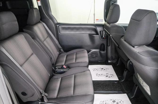 Toyota Voxy III (R80) Рестайлинг с пробегом 2018 года, цена 1 899 000 рублей, 178000 км, минивэн, Автокод Объявления