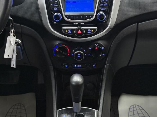 Hyundai Solaris I с пробегом 2013 года, цена 965 000 рублей, 145001 км, хэтчбек, Автокод Объявления
