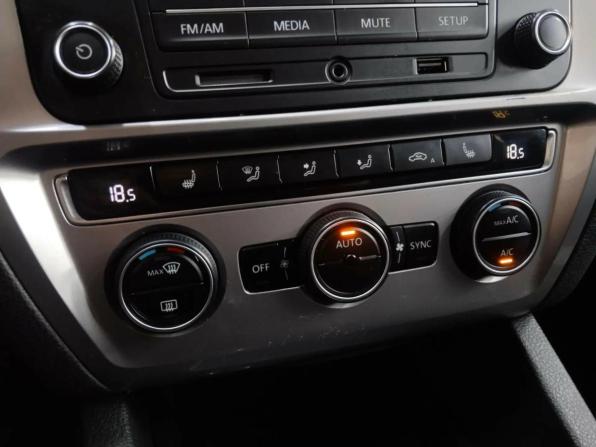 Volkswagen Jetta VI Рестайлинг с пробегом 2017 года, цена 1 355 090 рублей, 106614 км, седан, Автокод Объявления