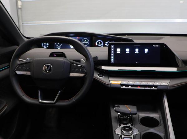 Changan UNI-V I с пробегом 2024 года, цена 2 425 000 рублей, 17007 км, лифтбек, Автокод Объявления