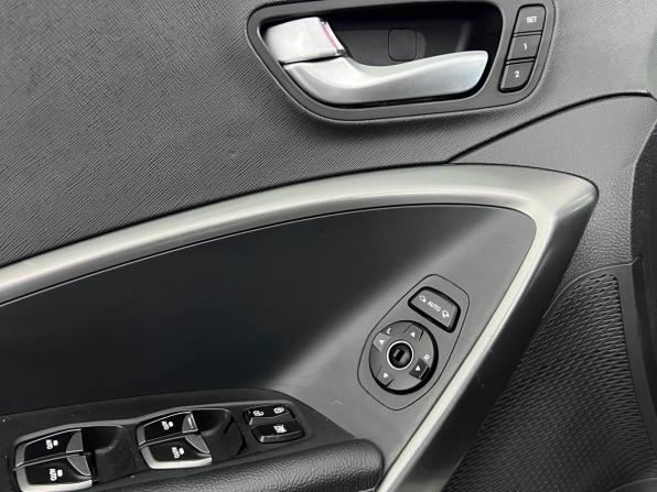 Hyundai Santa Fe III Рестайлинг с пробегом 2018 года, цена 2 440 000 рублей, 130140 км, внедорожник, Автокод Объявления