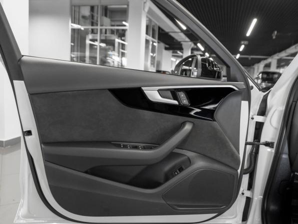 Audi A4 V (B9) Рестайлинг с пробегом 2020 года, цена 3 530 000 рублей, 52056 км, седан, Автокод Объявления