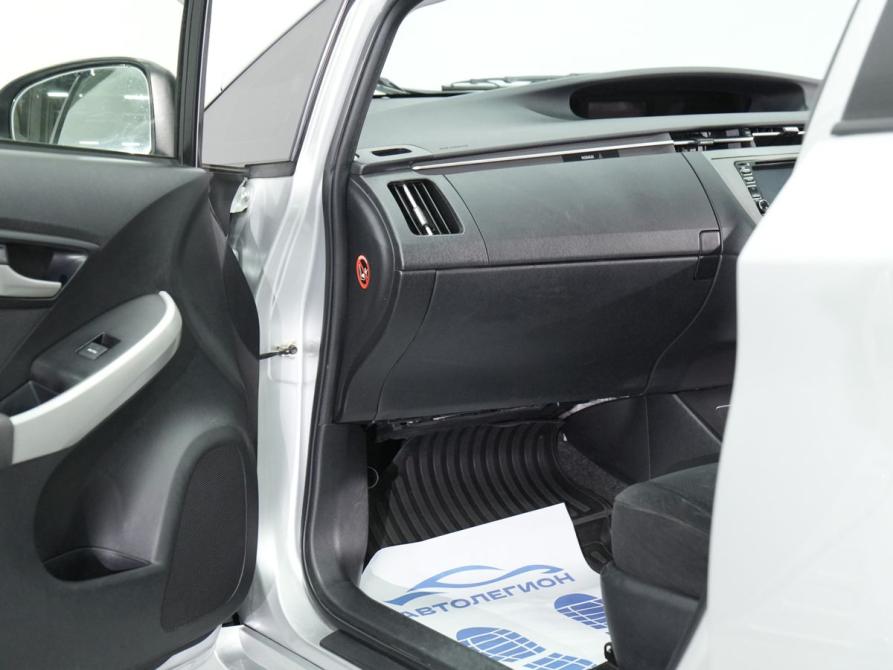 Toyota Prius III Рестайлинг (XW30) Новосибирск  - изображение 16