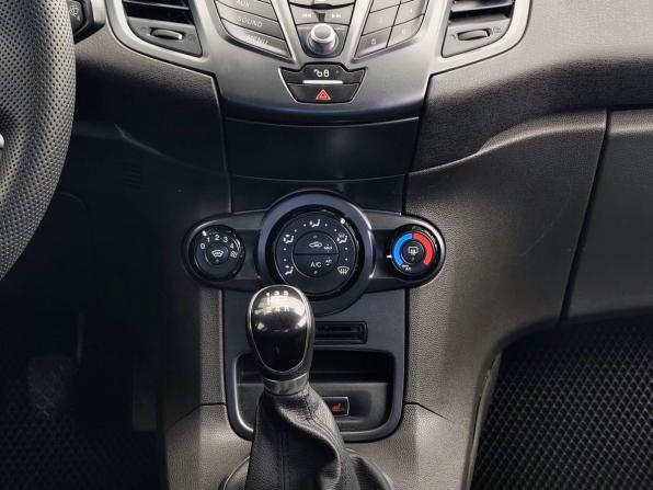 Ford Fiesta Mk6 Рестайлинг с пробегом 2015 года, цена 690 000 рублей, 149398 км, седан, Автокод Объявления