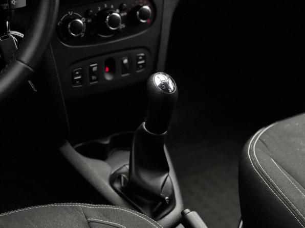 Renault Logan II с пробегом 2015 года, цена 479 000 рублей, 331986 км, седан, Автокод Объявления