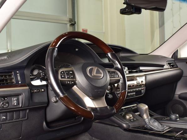 Lexus ES VI Рестайлинг с пробегом 2017 года, цена 2 999 995 рублей, 113972 км, седан, Автокод Объявления
