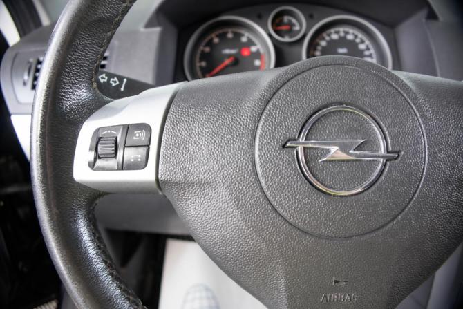 Opel Astra H Рестайлинг с пробегом 2014 года, цена 899 000 рублей, 112124 км, седан, Автокод Объявления