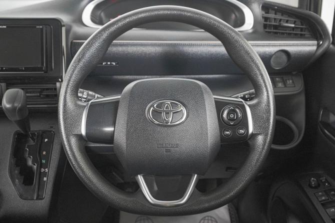 Toyota Sienta II Рестайлинг с пробегом 2021 года, цена 1 349 000 рублей, 178000 км, компактвэн, Автокод Объявления
