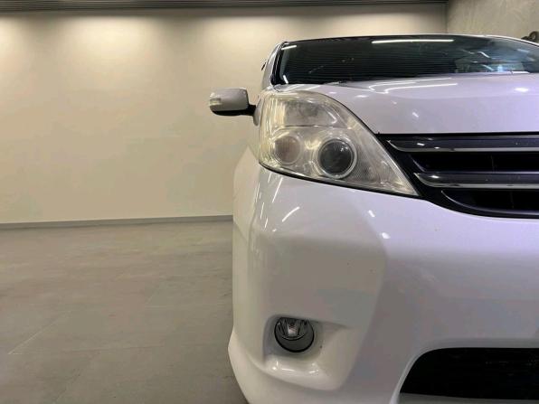 Toyota ISis I Рестайлинг с пробегом 2011 года, цена 879 000 рублей, 317914 км, компактвэн, Автокод Объявления