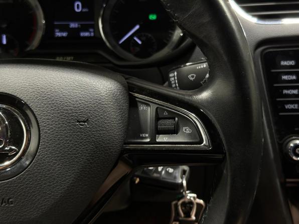Skoda Octavia III (A7) Рестайлинг с пробегом 2020 года, цена 2 220 000 рублей, 79746 км, лифтбек, Автокод Объявления