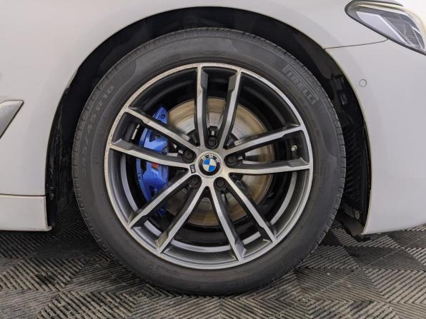 BMW 5 серии VII (G30/G31/G38) Рестайлинг с пробегом 2021 года, цена 4 600 000 рублей, 43290 км, седан, Автокод Объявления