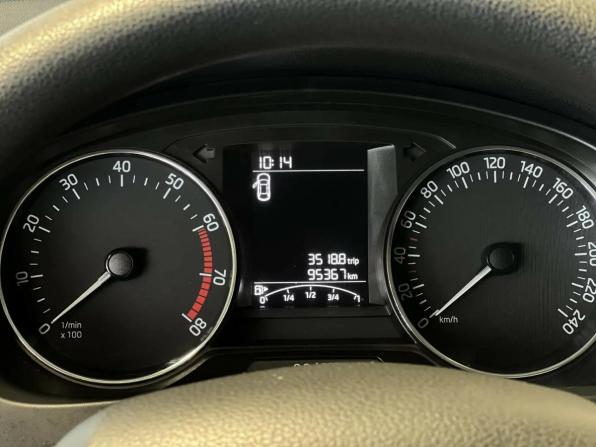 Skoda Rapid I с пробегом 2017 года, цена 995 000 рублей, 95367 км, лифтбек, Автокод Объявления