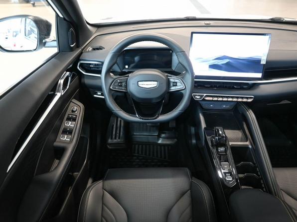 Geely Coolray I Рестайлинг с пробегом 2025 года, цена 2 759 900 рублей, 35 км, внедорожник, Автокод Объявления