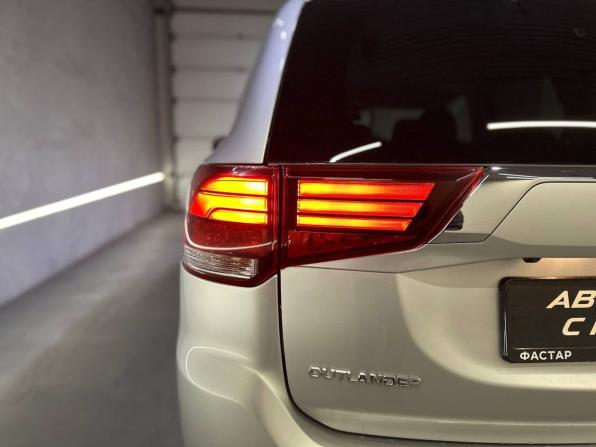 Mitsubishi Outlander III Рестайлинг 3 с пробегом 2021 года, цена 2 570 000 рублей, 42723 км, внедорожник, Автокод Объявления